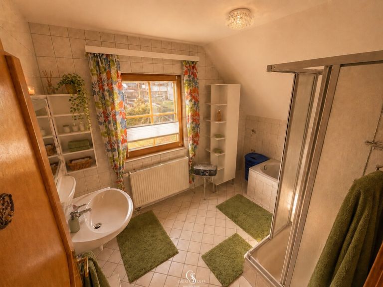 Badezimmer-2 (Obergeschoss)