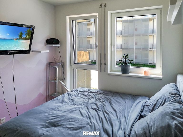 zweites lichtdurchflutetes Schlafzimmer