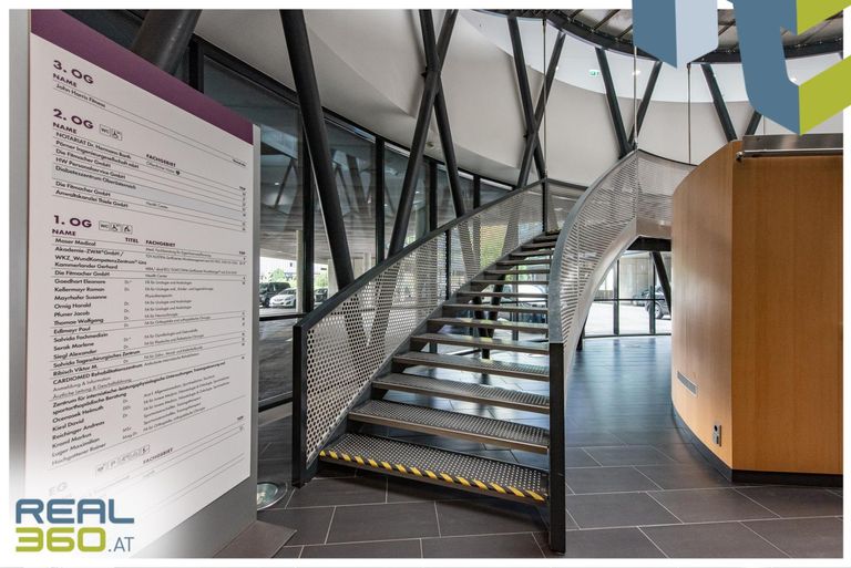 Zugang 1 OG über Treppe
