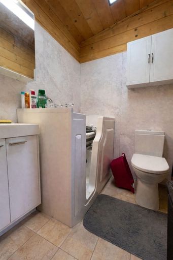 BadWCHolzblockhausSitzbadewanne