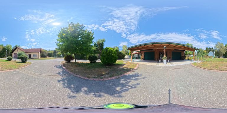 Vorplatz - Einfahrt