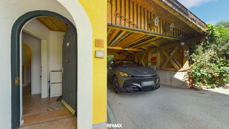 Zugang mit Carport an der Nordseite