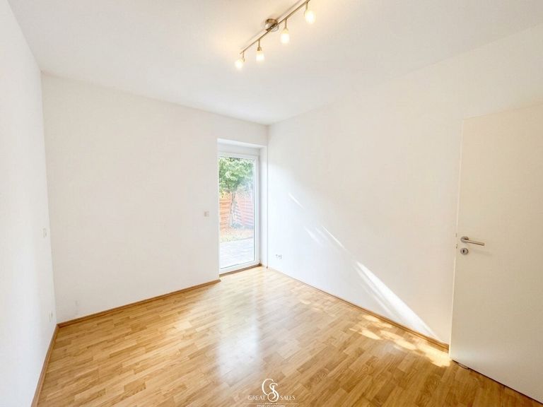Lichtdurchflutetes Schlafzimmer