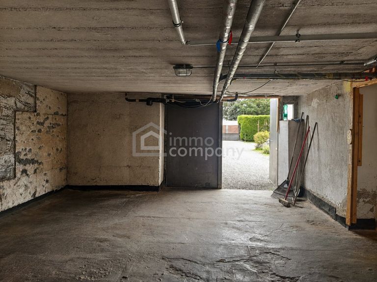 Garage im ebenerdigen Keller