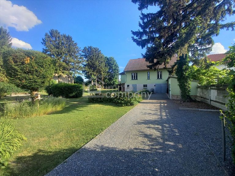 Blick vom Garten zum Haus