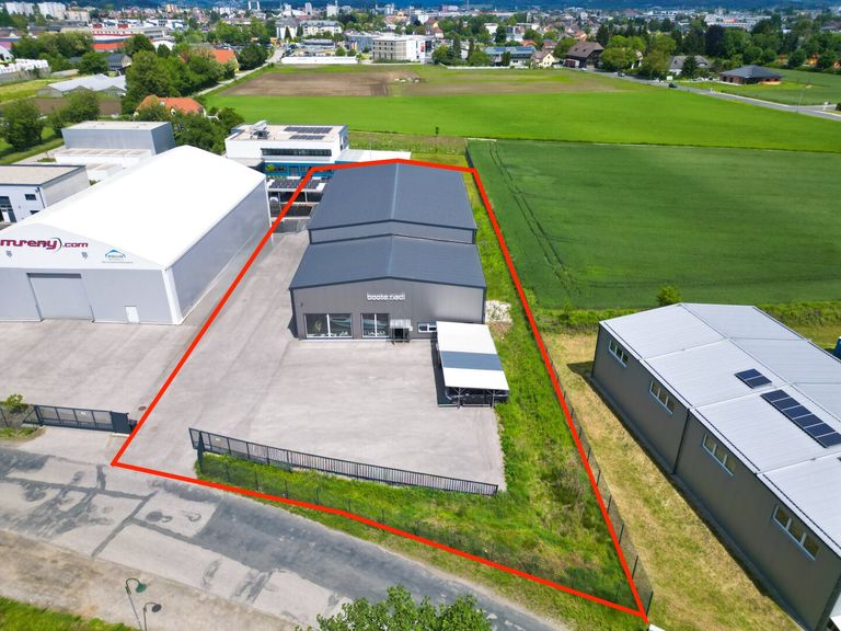 Luftbild mit eingezeichnetem Grundstück