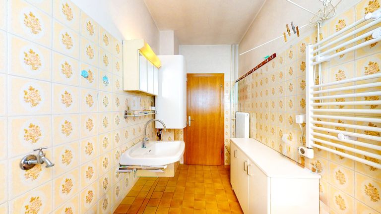 Badezimmer (EG)