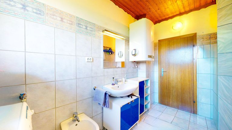 Badezimmer (OG)