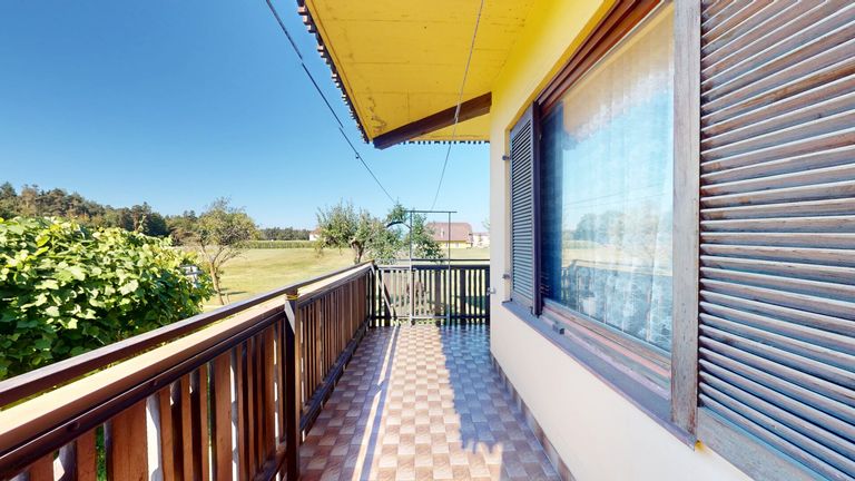 Balkon (EG)