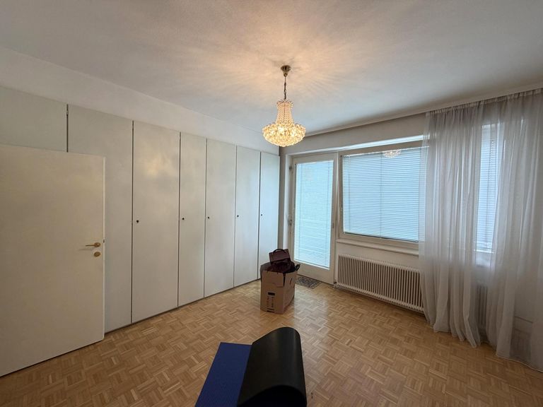Schlafzimmer 2 / 2 mit Schrankraum und Einbauschr.
