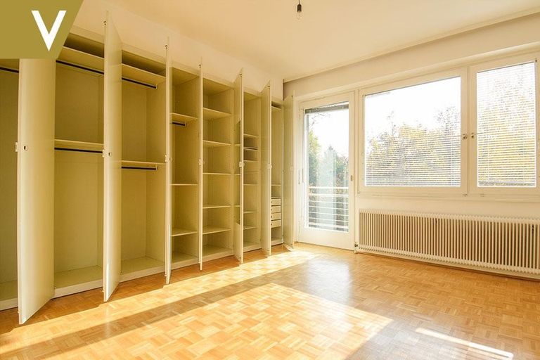 Schlafzimmer 2 / 2 mit Schrankraum und Einbauschr.