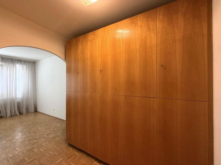 Schlafzimmer 2 / 2 mit Schrankraum und Einbauschr.
