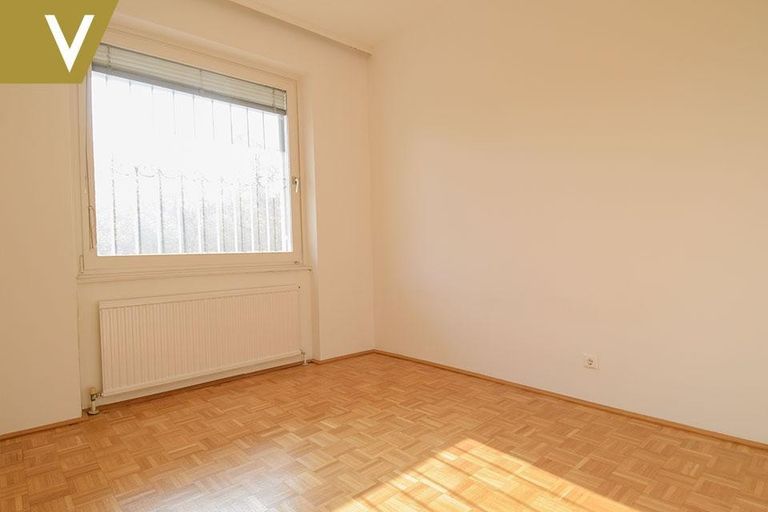Schlafzimmer 1 von 2