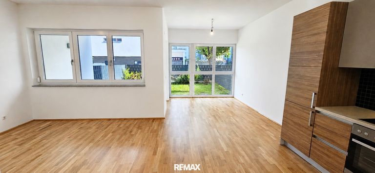 Wohnzimmer mit Küche und Essbereich 1. Aufnhme