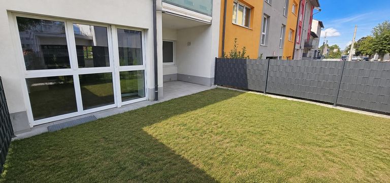Garten mit Terrasse 3. Aufnahme