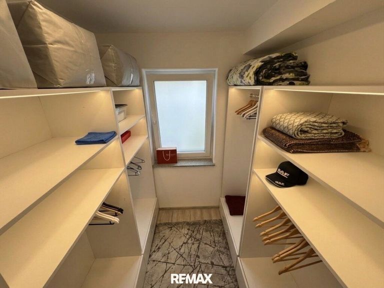 Begehbarer Schrank