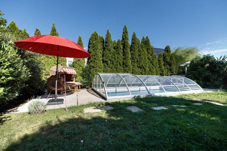 05 Pool mit Überdachung
