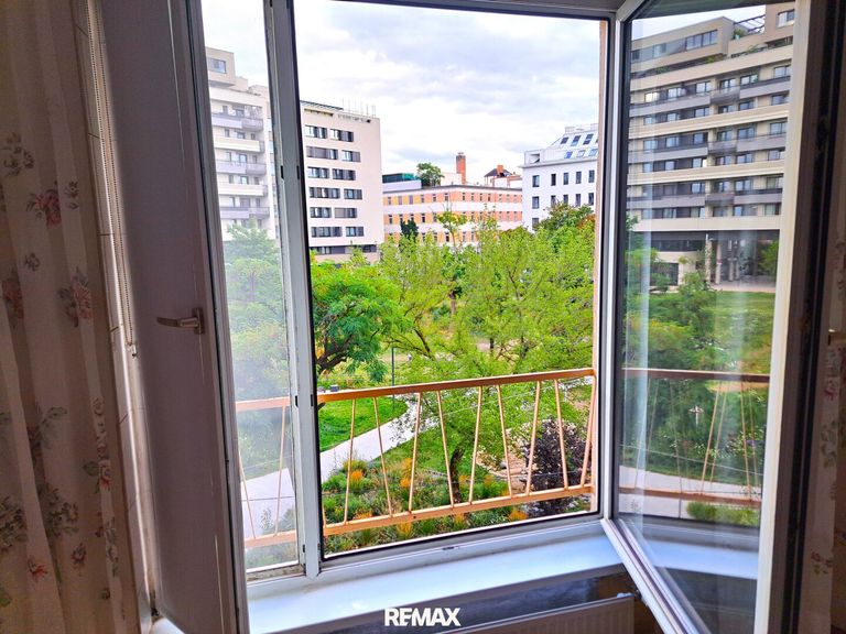 4 Ausblick von Zimmer mit franz. Balkon