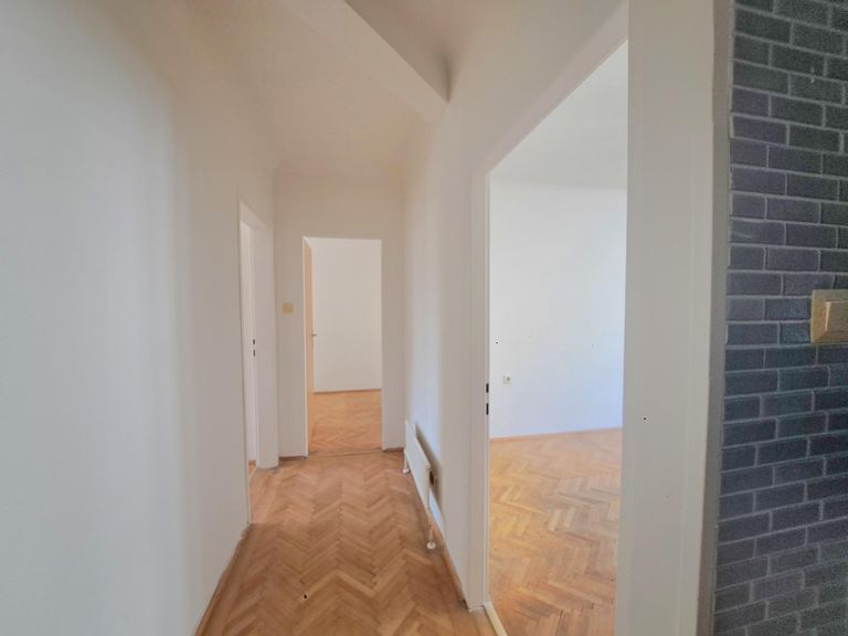 11 Vorzimmer