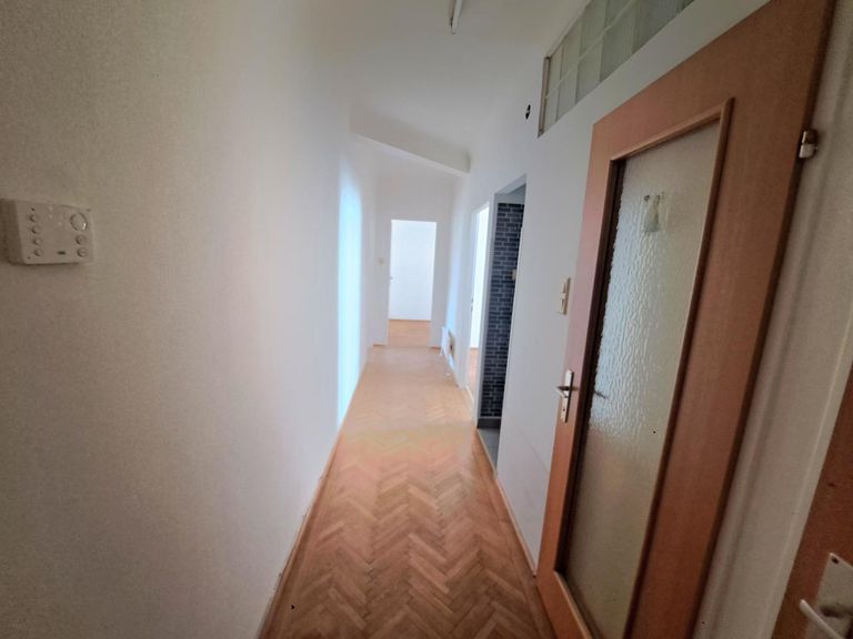12 Vorzimmer
