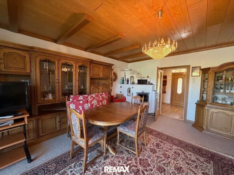 Wohnzimmer inklusive Kachelofen