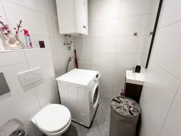 separates WC