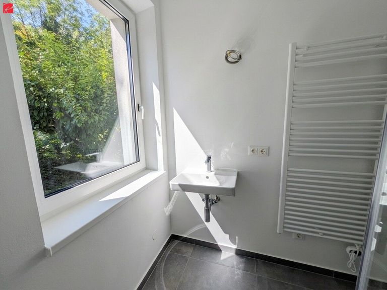 Badezimmer mit Fenster