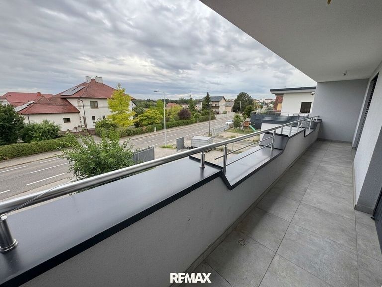 Loggia Straßenseitig