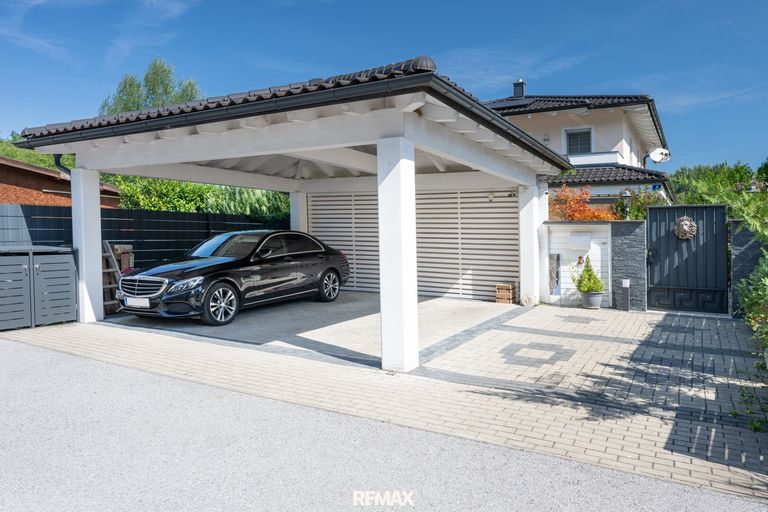 Carport und Außenstellplatz