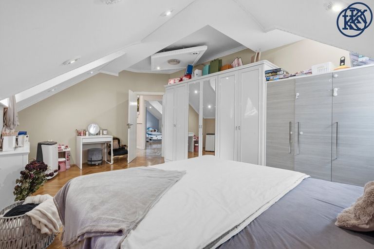 Schlafzimmer 4