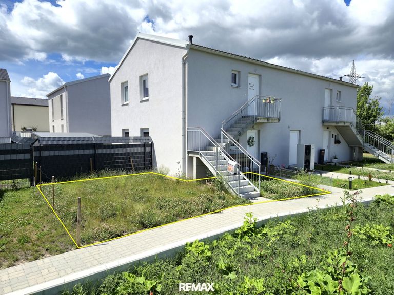 Wohnungszugang und Garten