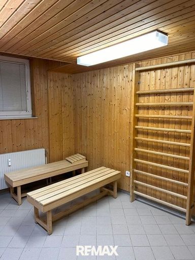 12 Sauna