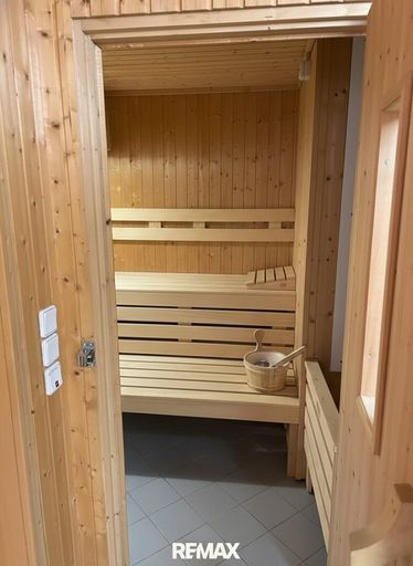 13 Sauna