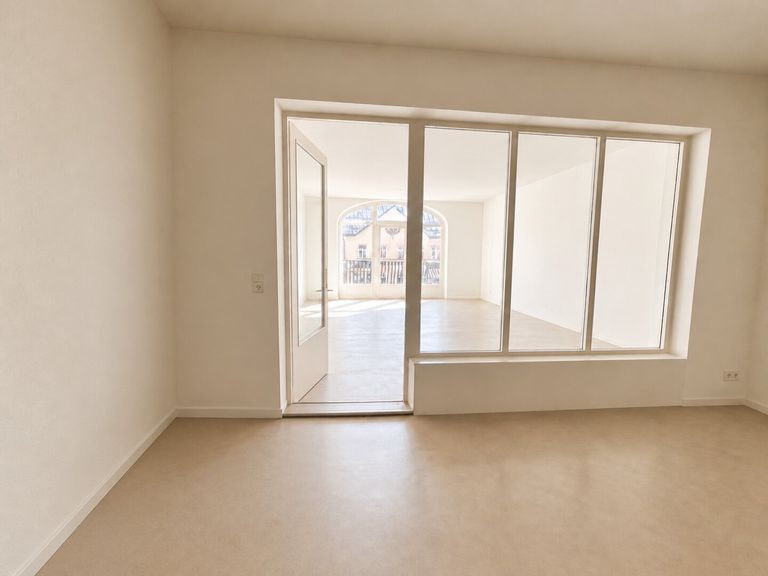 Zweiter, kleiner Büroraum (aktuell Durchlaufzimmer)