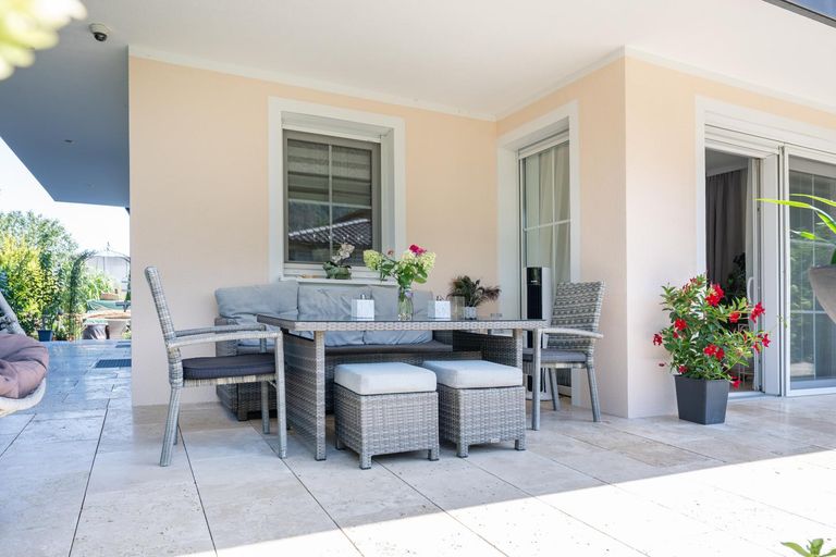 Gemütliche Terrasse vollständig überdacht