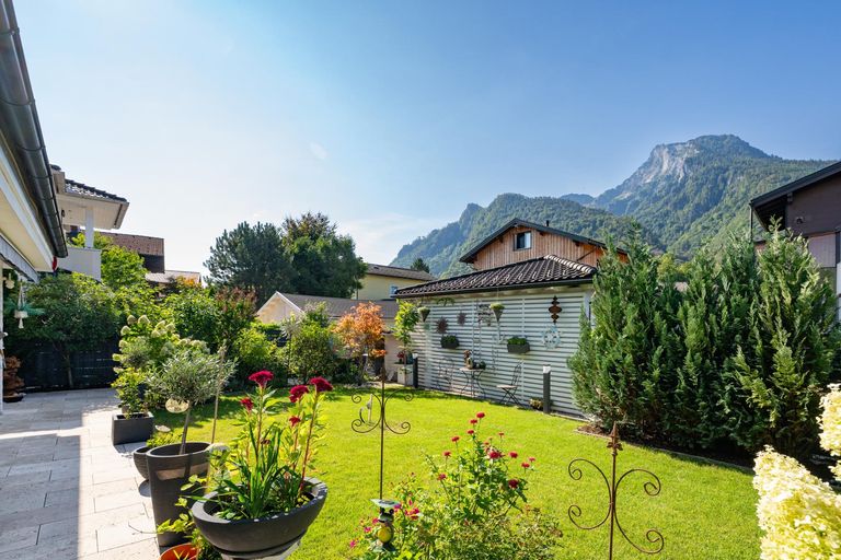 Gemütlicher Garten mit Blick auf den Untersberg