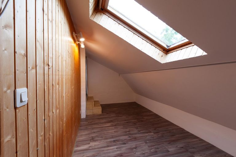 Zimmer ca. 8m² OG
