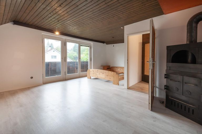 Zimmer ca. 26m² OG