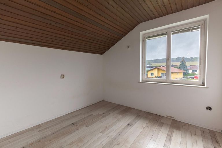 Zimmer ca. 8m² OG ehem. Küche