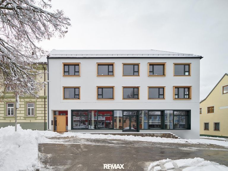 Klare Linien und Fensterproportionen