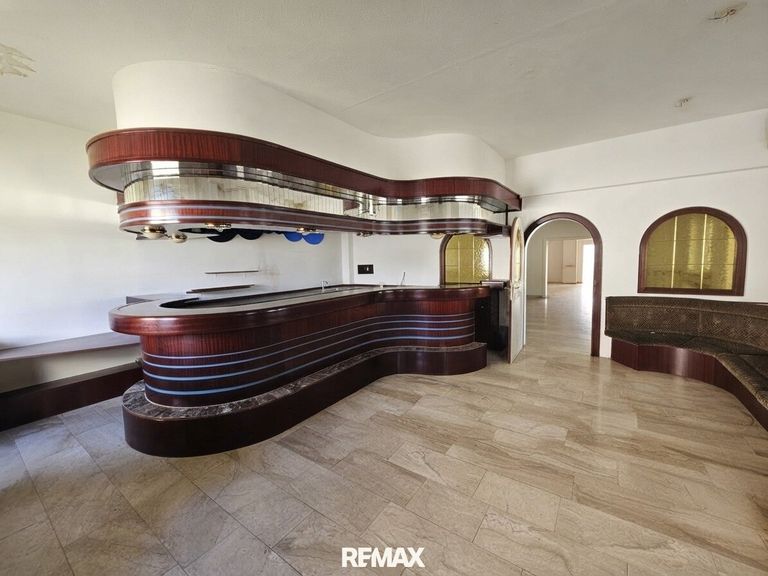 Aufenthaltsraum mit Bar