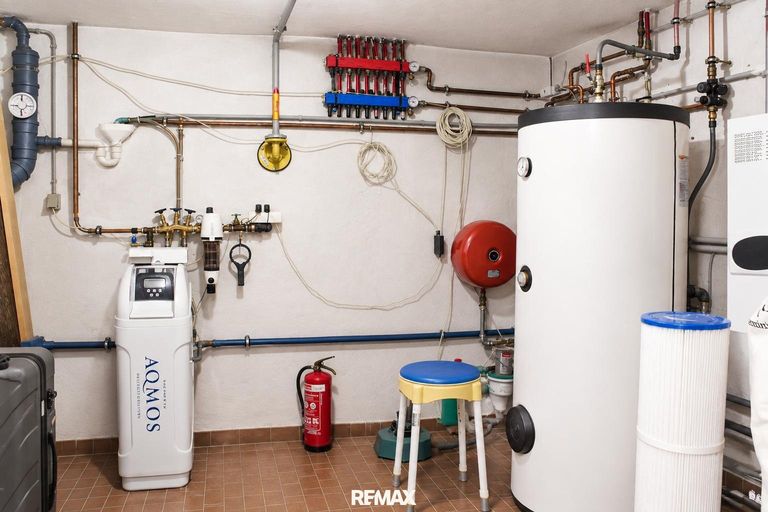 Heizraum Keller ca. 10m², mittels AI Gegenst. entf