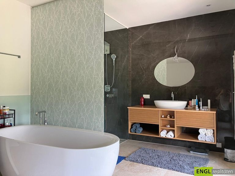 Schlafzimmer 2 mit Badezimmer