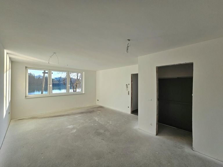 Wohn-/Essbereich + Speis vor Balkonerrichtung