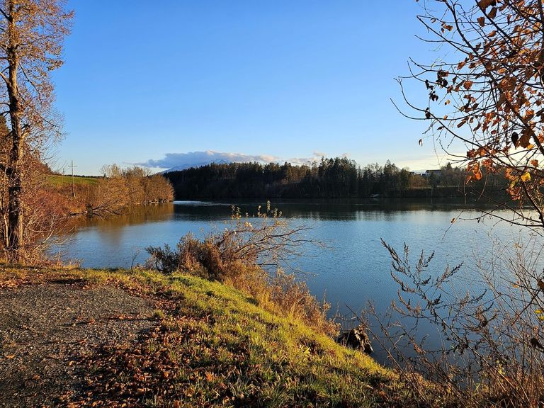 vor der Wohnanlage_abends