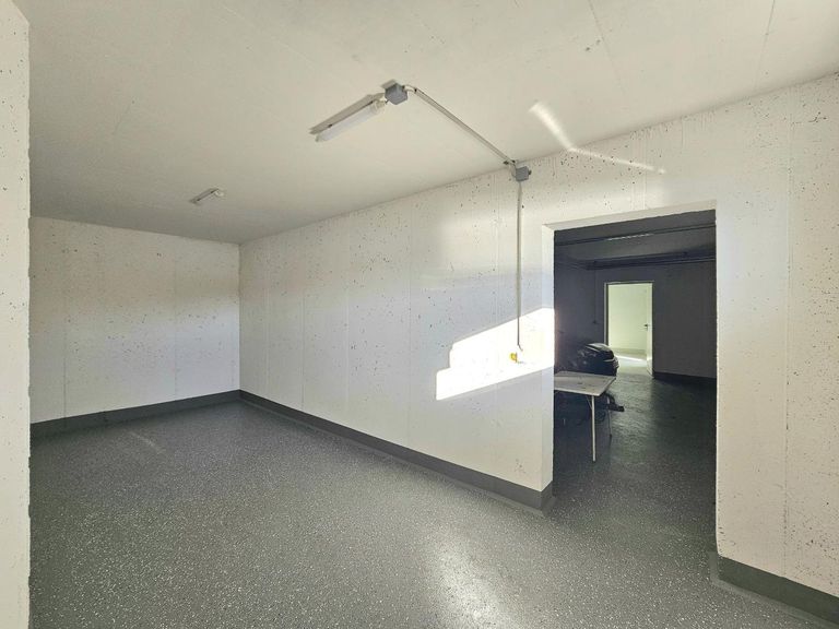 gr. Abstellraum angrenzend an die Garage