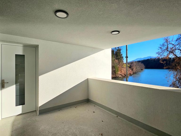 Wohnungstür und Aussicht