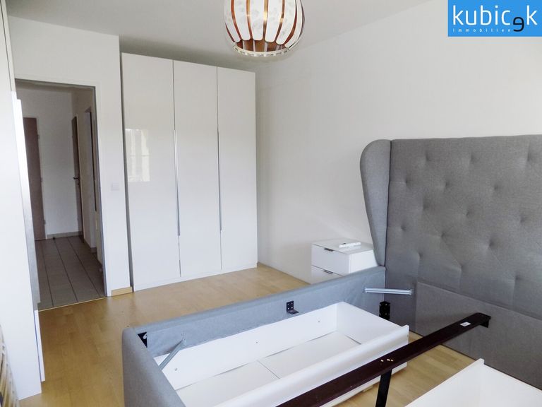Schlafzimmer mit Schrank