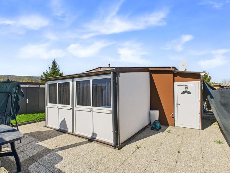 Terrasse und Abstellraum