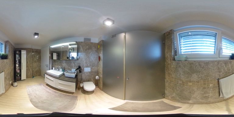 Badezimmer im Dachgeschoss